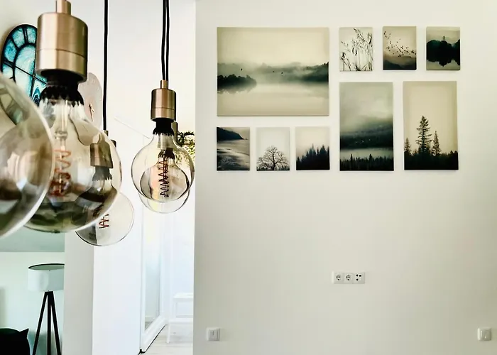 Luxury Penthouse - River Gallery Art - View&Center