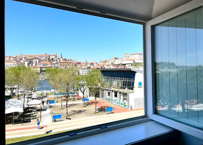 Luxury Penthouse - River Gallery Art - View&Center